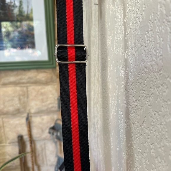 Flyte Quilted Messenger Crossbody Adjustable Strap Red Bag - Picture 7 of 7